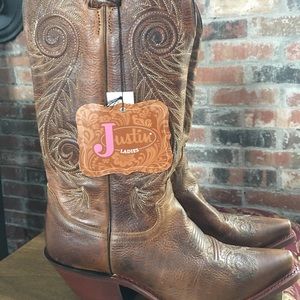 Justin women’s Cowboy Boots